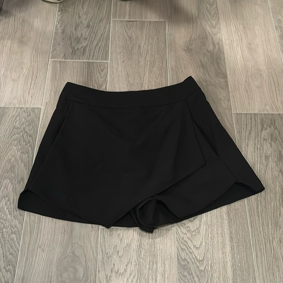 Aqua Women’s Black Skirt With Shorts Built In Size S - Picture 1 of 3